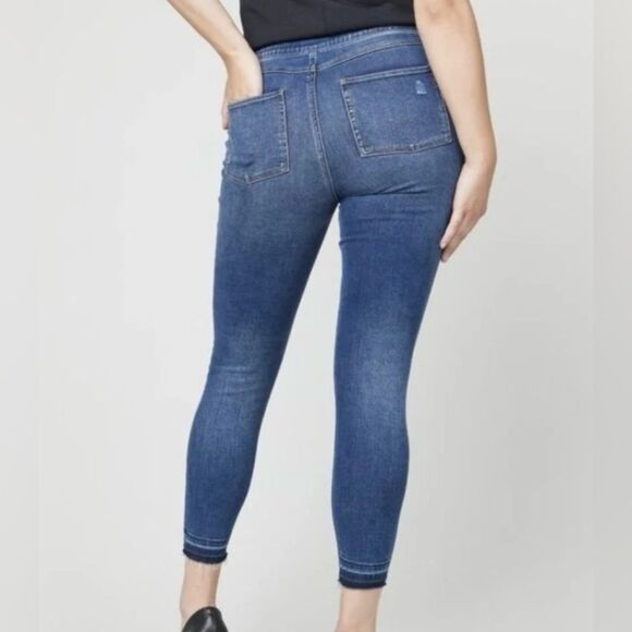 SPANX Medium Wash Distressed Ankle Skinny Jeans in Size Medium - Picture 2 of 16